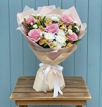 Букет цветов из:  Гвоздики, Орхидеи и Розы в Алферово