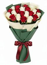 Букет Микс из красных и белых роз в Алферово