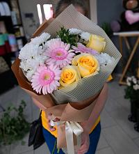 Букет цветов из:  Герберы, Розы и Хризантемы в Алферово