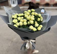 Букет Белые кустовые розы Солинеро в Алферово