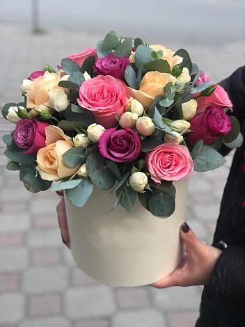 Цветочная композиция из Розы в шляпной коробке в Алферово