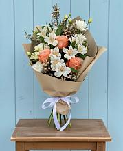 Букет цветов из:  Альстромерии, Лизиантусы, Розы и Хризантемы в Алферово