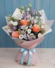 Букет цветов из:  Лизиантусы, Розы, Альстромерии и Гипсофила в Алферово