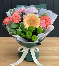 Букет цветов из:  Гвоздики, Розы, Герберы и Хризантемы в Алферово