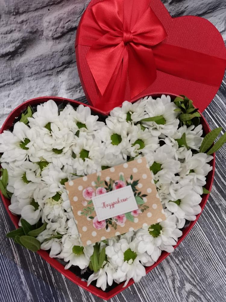 Цветочная композиция из Хризантемы в виде сердца в Алферово