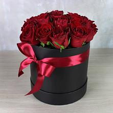 Цветочная композиция из Розы в шляпной коробке в Алферово
