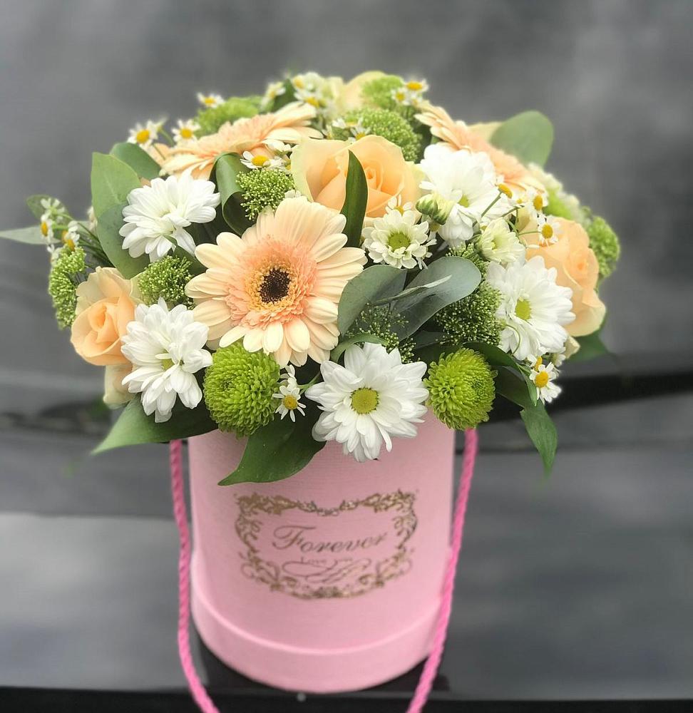 Цветочная композиция из Розы, Герберы и Хризантемы в шляпной коробке в Алферово