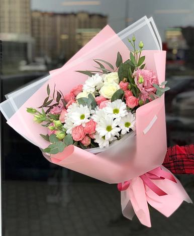 Букет цветов из: Розы, Лизиантусы и Хризантемы в Алферово