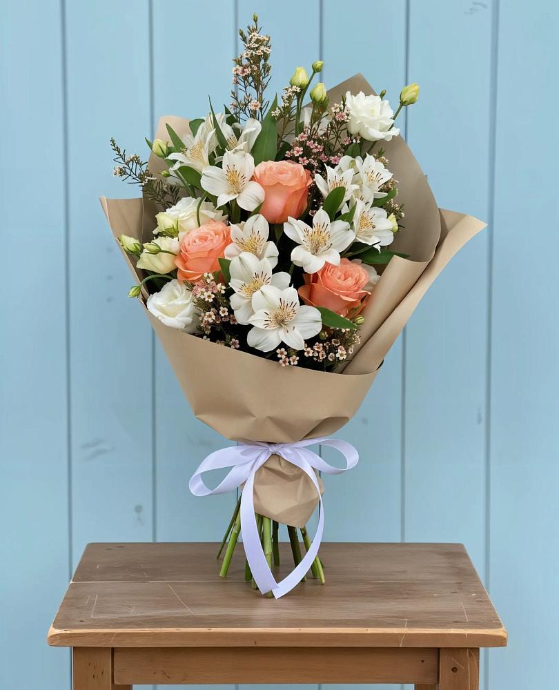 Букет цветов из: Альстромерии, Лизиантусы, Розы и Хризантемы в Алферово